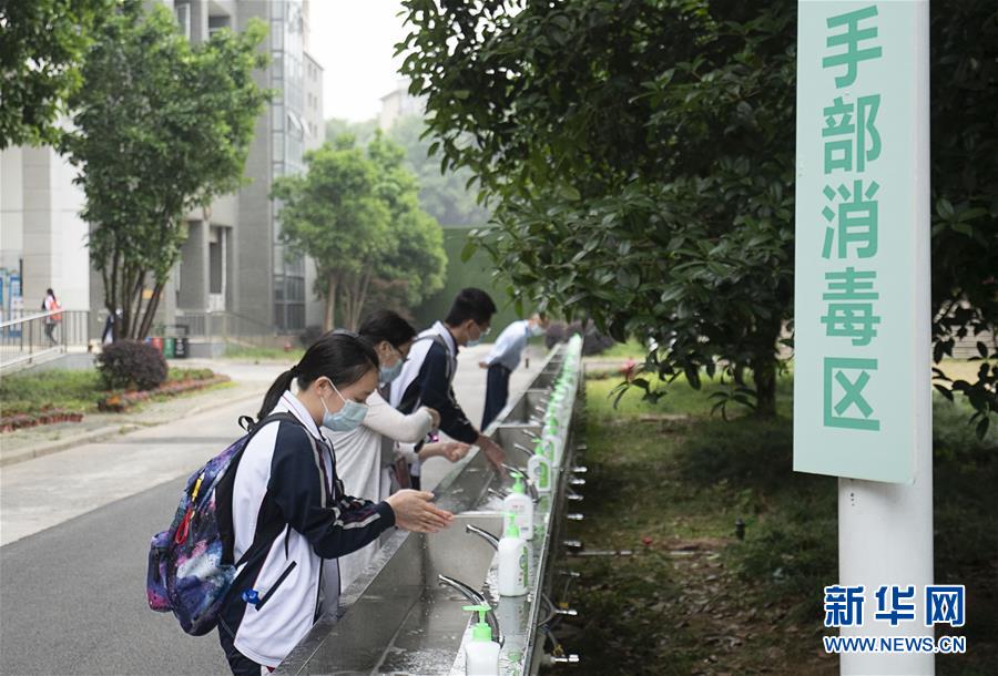 （新华全媒头条·图文互动）（37）钟华论：在民族复兴的历史丰碑上——2020中国抗疫记