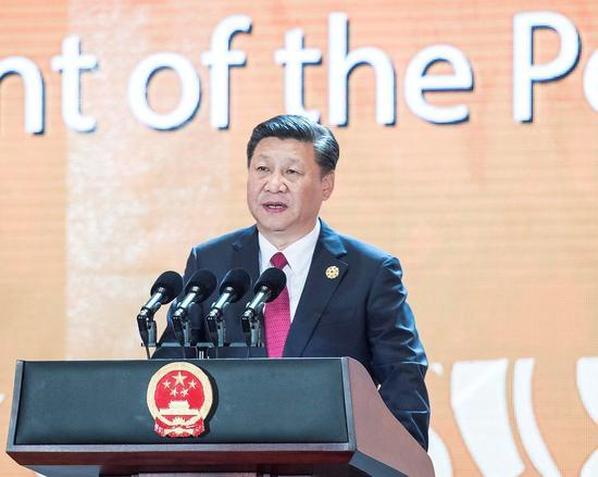 11月10日，习近平应邀出席在越南岘港举行的亚太经合组织工商领导人峰会并发表题为《抓住世界经济转型机遇 谋求亚太更大发展》的主旨演讲。新华社记者 李涛 摄